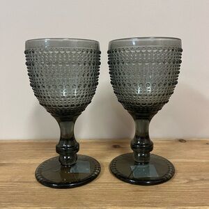 Elegant Pebble Goblet Set